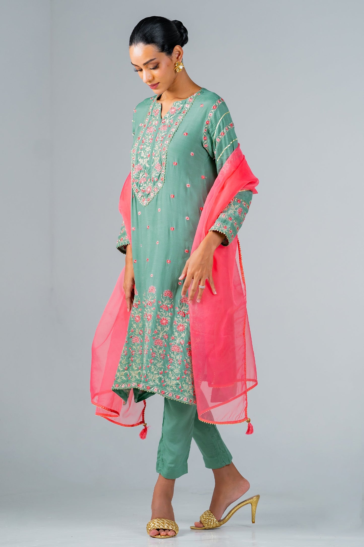 Green Embroidered Kurta Set with Contrasting Pink Dupatta