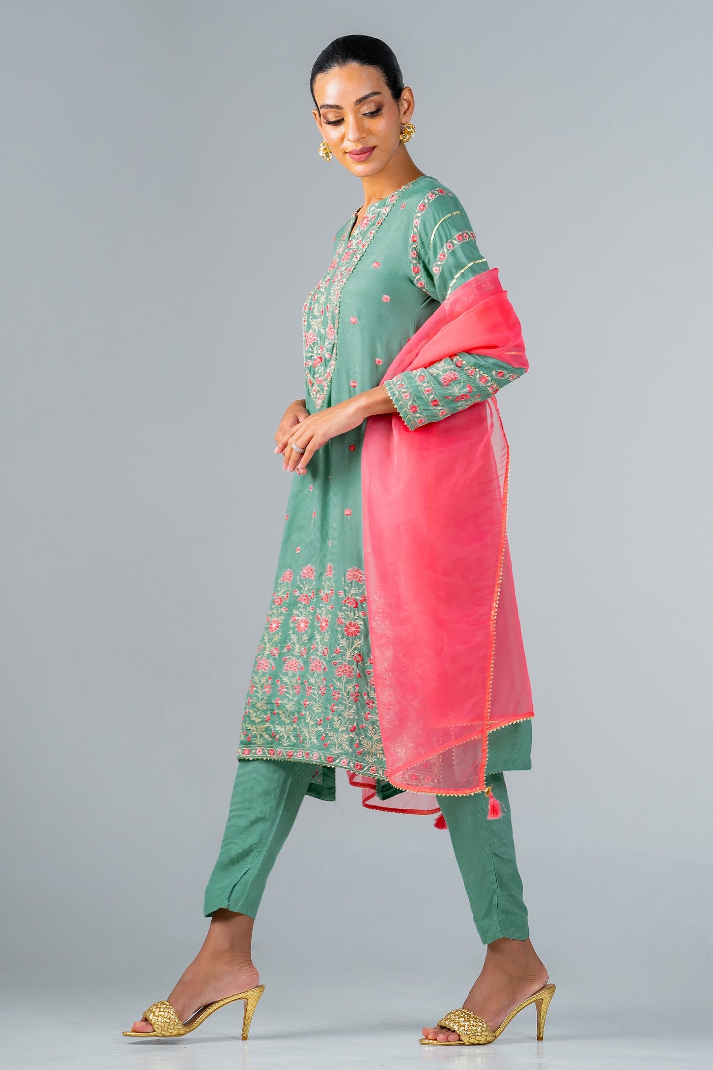 Green Embroidered Kurta Set with Contrasting Pink Dupatta