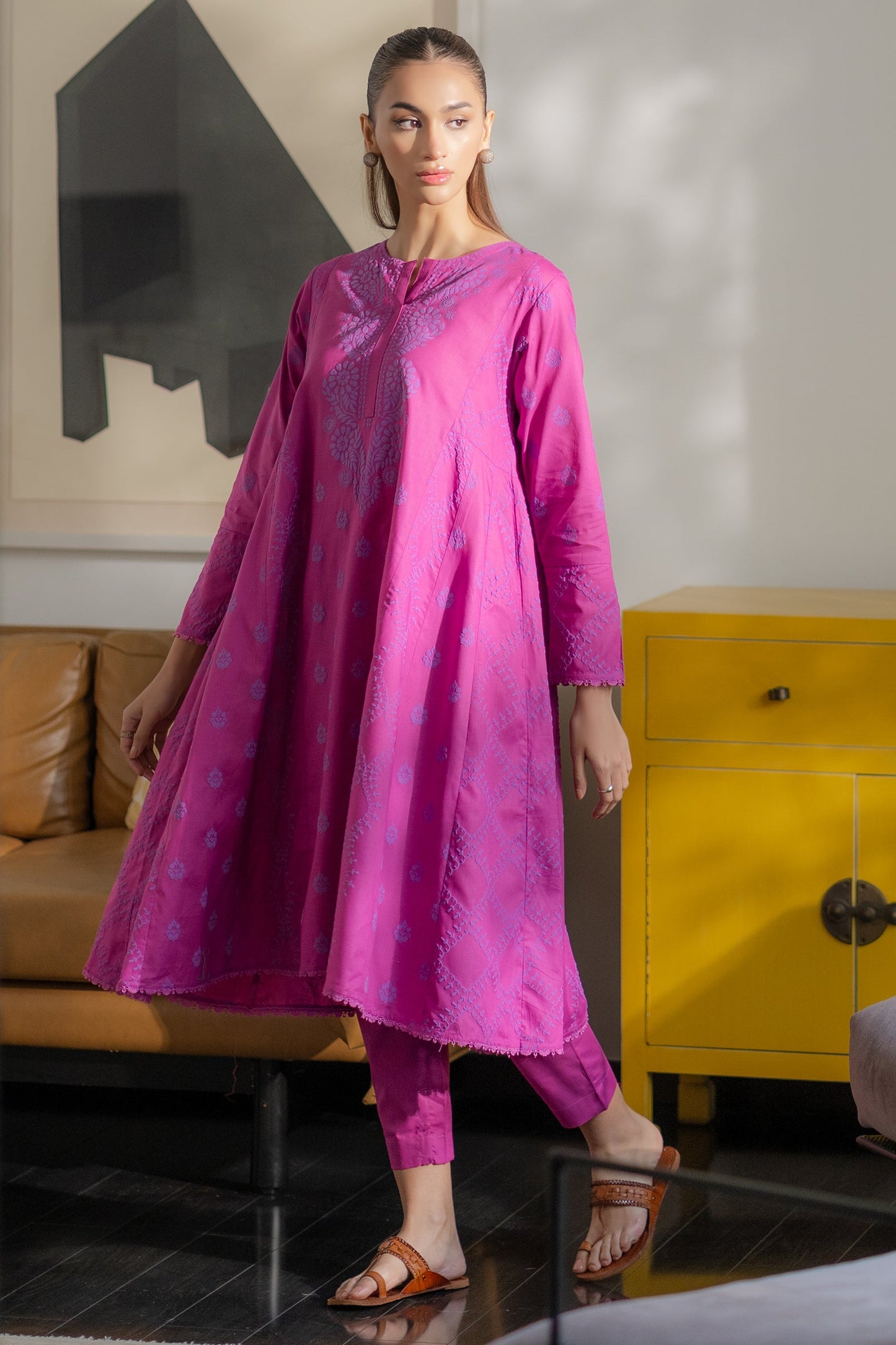 Vibrant Magenta Elegance: A Fusion of Tradition & Comfort
